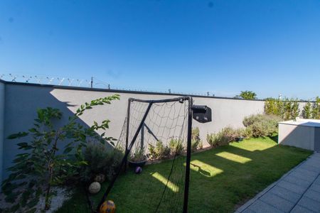 Casa de condomínio à venda com 253m², 3 quartos e 4 vagasÁREA EXTERNA FUNDOS