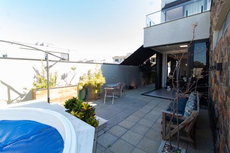 Casa de condomínio à venda com 253m², 3 quartos e 4 vagasÁREA EXTERNA FUNDOS