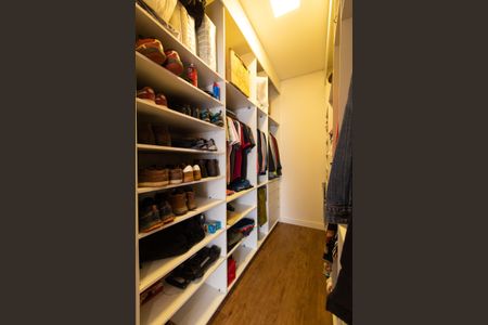 Casa de condomínio à venda com 253m², 3 quartos e 4 vagasCLOSET SUITE 3