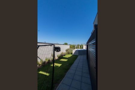 Casa de condomínio à venda com 253m², 3 quartos e 4 vagasÁREA EXTERNA FUNDOS