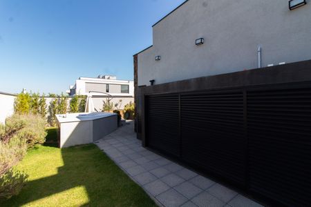 Casa de condomínio à venda com 253m², 3 quartos e 4 vagasÁREA EXTERNA FUNDOS