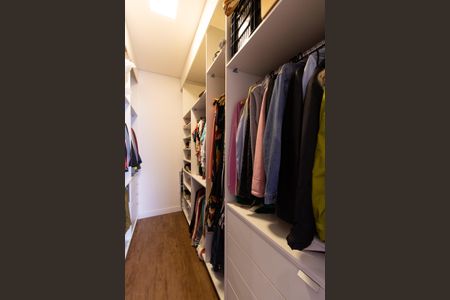 Casa de condomínio à venda com 253m², 3 quartos e 4 vagasCLOSET SUITE 3