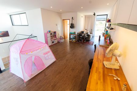 Casa de condomínio à venda com 253m², 3 quartos e 4 vagasSALA PISO SUPERIOR