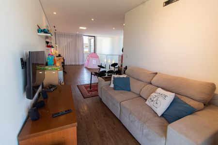 Casa de condomínio à venda com 253m², 3 quartos e 4 vagasSALA PISO SUPERIOR