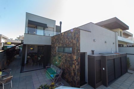 Casa de condomínio à venda com 253m², 3 quartos e 4 vagasÁREA EXTERNA FUNDOS