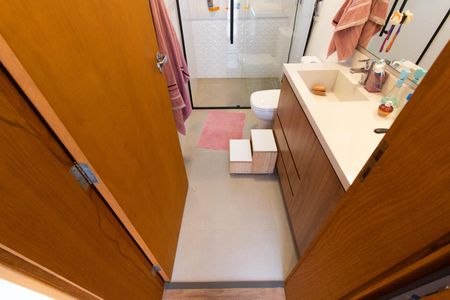 Casa de condomínio à venda com 253m², 3 quartos e 4 vagasBANHEIRO SUITE 1