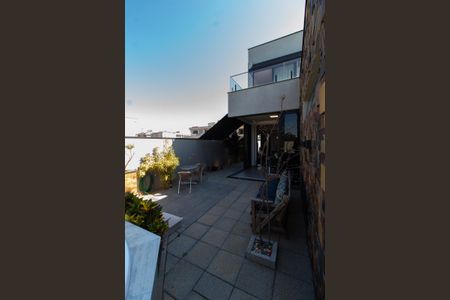 Casa de condomínio à venda com 253m², 3 quartos e 4 vagasÁREA EXTERNA FUNDOS