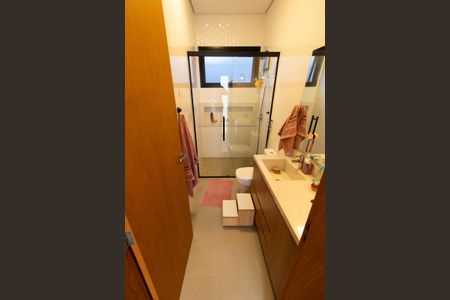 Casa de condomínio à venda com 253m², 3 quartos e 4 vagasBANHEIRO SUITE 1