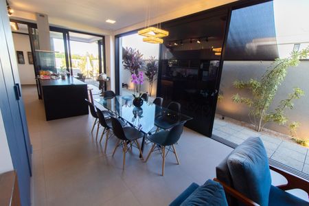 Casa de condomínio à venda com 253m², 3 quartos e 4 vagasSALA DE JANTAR