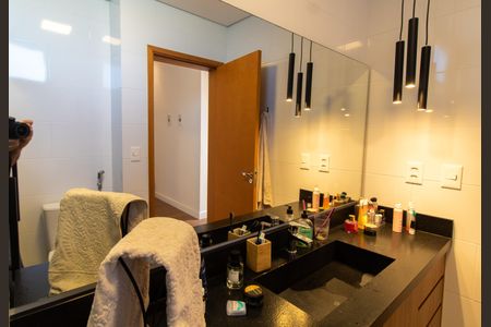 Casa de condomínio à venda com 253m², 3 quartos e 4 vagasBANHEIRO SUITE 3