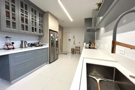 Casa para alugar com 550m², 4 quartos e 4 vagasCozinha 