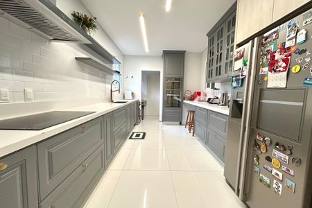 Casa para alugar com 550m², 4 quartos e 4 vagasCozinha 