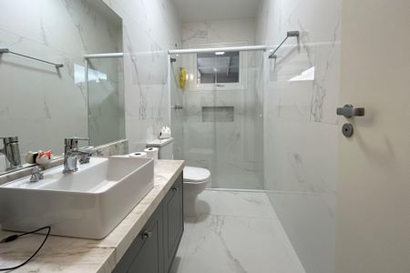 Casa para alugar com 550m², 4 quartos e 4 vagasBanheiro Suíte 2