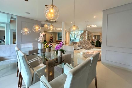 Casa para alugar com 550m², 4 quartos e 4 vagasSala