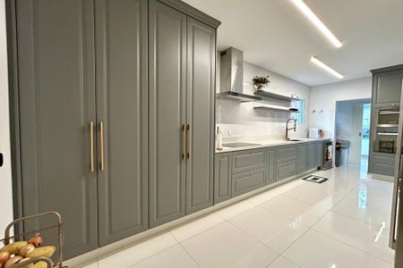 Casa para alugar com 550m², 4 quartos e 4 vagasCozinha 