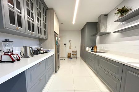 Casa para alugar com 550m², 4 quartos e 4 vagasCozinha 