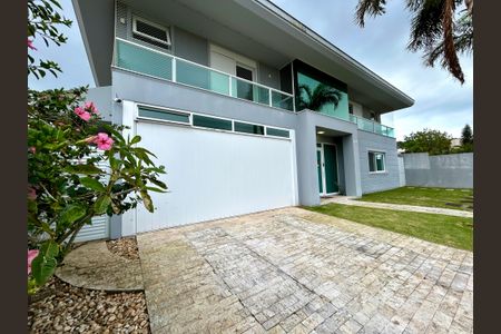 Casa para alugar com 550m², 4 quartos e 4 vagasFachada