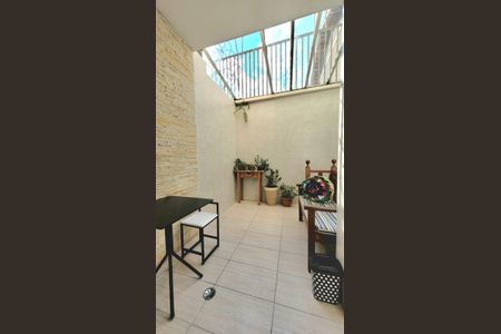 Casa de condomínio à venda com 138m², 3 quartos e 2 vagas