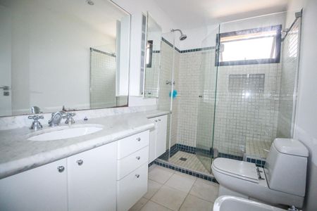 Apartamento para alugar com 164m², 3 quartos e 3 vagasBanheiro da Suíte 1