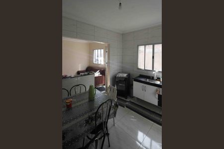 Casa para alugar com 60m², 2 quartos e 2 vagas Casa para alugar com 60m², 2 quartos e 2 vagasCozinha