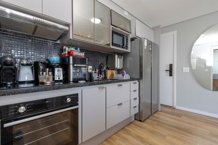 Cozinha de apartamento à venda com 1 quarto, 43m² em Santo Amaro, São Paulo