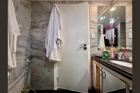Apartamento à venda com 98m², 2 quartos e 1 vaga Apartamento à venda com 98m², 2 quartos e 1 vagaBanheiro