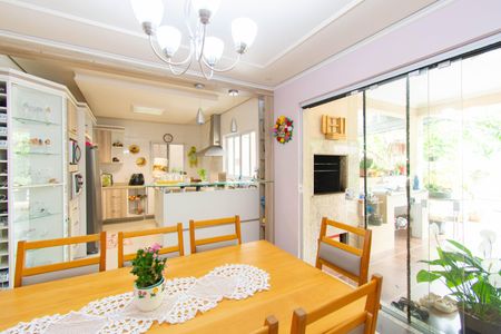 Casa à venda com 280m², 4 quartos e 1 vaga