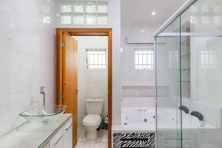 Casa à venda com 120m², 3 quartos e 2 vagasBanheiro da Suíte