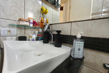 Apartamento à venda com 55m², 2 quartos e 1 vaga Apartamento à venda com 55m², 2 quartos e 1 vagaBanheiro