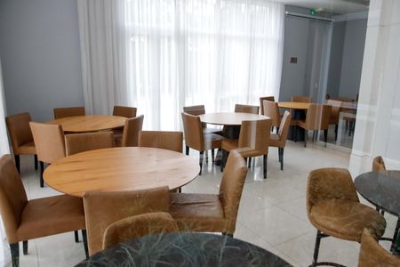 Apartamento à venda com 109m², 4 quartos e 2 vagas Apartamento à venda com 109m², 4 quartos e 2 vagasÁrea comum - Salão de festas