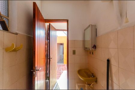 Casa à venda com 225m², 4 quartos e 3 vagasBanheiro - Casa 2