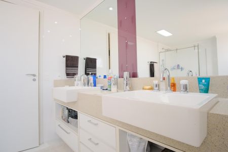 Apartamento à venda com 224m², 4 quartos e 4 vagasBanheiro da Suíte 3
