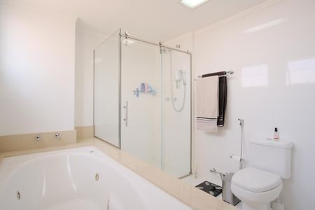 Apartamento à venda com 224m², 4 quartos e 4 vagasBanheiro da Suíte 3