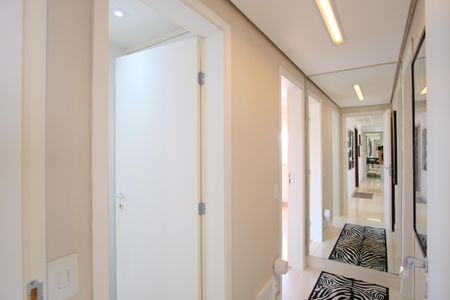 Apartamento à venda com 224m², 4 quartos e 4 vagasCorredor