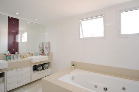 Apartamento à venda com 224m², 4 quartos e 4 vagasBanheiro da Suíte 3