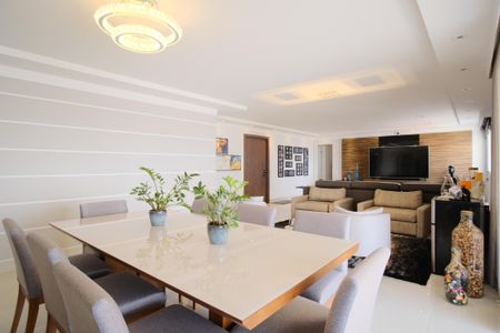 Apartamento à venda com 224m², 4 quartos e 4 vagasSala