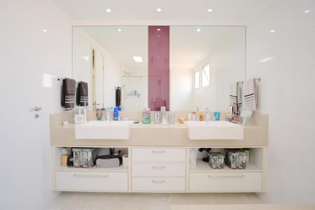 Apartamento à venda com 224m², 4 quartos e 4 vagasBanheiro da Suíte 3