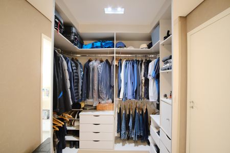 Apartamento à venda com 224m², 4 quartos e 4 vagasCloset da Suíte 3