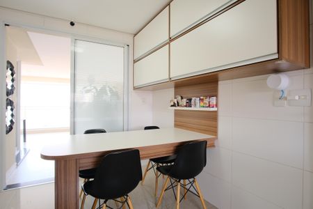 Apartamento à venda com 224m², 4 quartos e 4 vagasCozinha