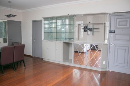 sala de apartamento para alugar com 2 quartos, 110m² em Funcionários, Belo Horizonte