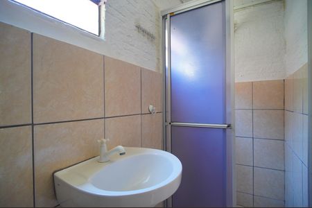 Banheiro de casa para alugar com 1 quarto, 65m² em Guarani, Novo Hamburgo