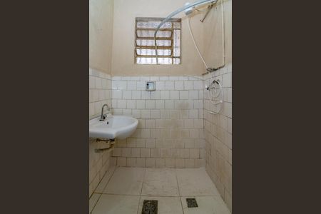 Banheiro de casa para alugar com 1 quarto, 55m² em Bonfim, Belo Horizonte