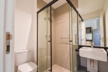 Banheiro de kitnet/studio para alugar com 1 quarto, 22m² em Paraíso, São Paulo
