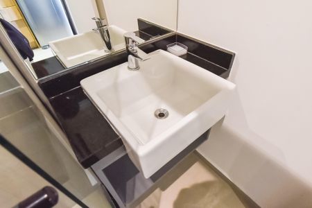 Banheiro de kitnet/studio para alugar com 1 quarto, 22m² em Paraíso, São Paulo