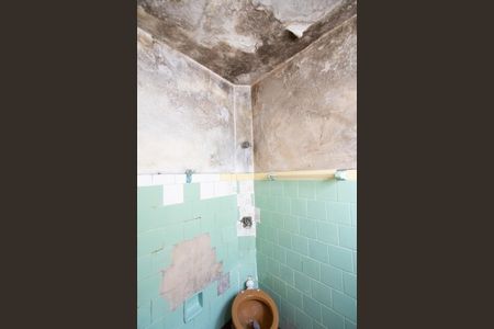 Banheiro de casa para alugar com 1 quarto, 40m² em Vila Dalila, São Paulo