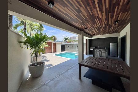 Casa de condomínio à venda com 350m², 4 quartos e 1 vaga Casa de condomínio à venda com 350m², 4 quartos e 1 vagaÁrea externa