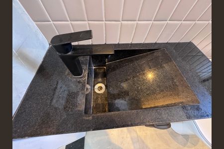 Casa de condomínio à venda com 350m², 4 quartos e 1 vaga Casa de condomínio à venda com 350m², 4 quartos e 1 vagaBanheiro