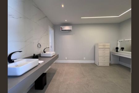 Casa de condomínio à venda com 350m², 4 quartos e 1 vaga Casa de condomínio à venda com 350m², 4 quartos e 1 vagaSuíte 1 - Master - Closet