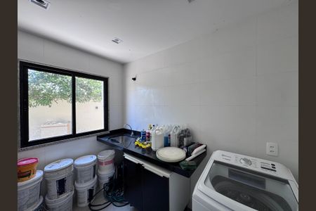 Casa de condomínio à venda com 350m², 4 quartos e 1 vaga Casa de condomínio à venda com 350m², 4 quartos e 1 vagaÁrea de Serviço