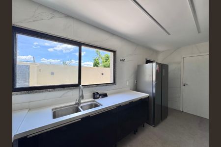 Casa de condomínio à venda com 350m², 4 quartos e 1 vaga Casa de condomínio à venda com 350m², 4 quartos e 1 vagaCozinha